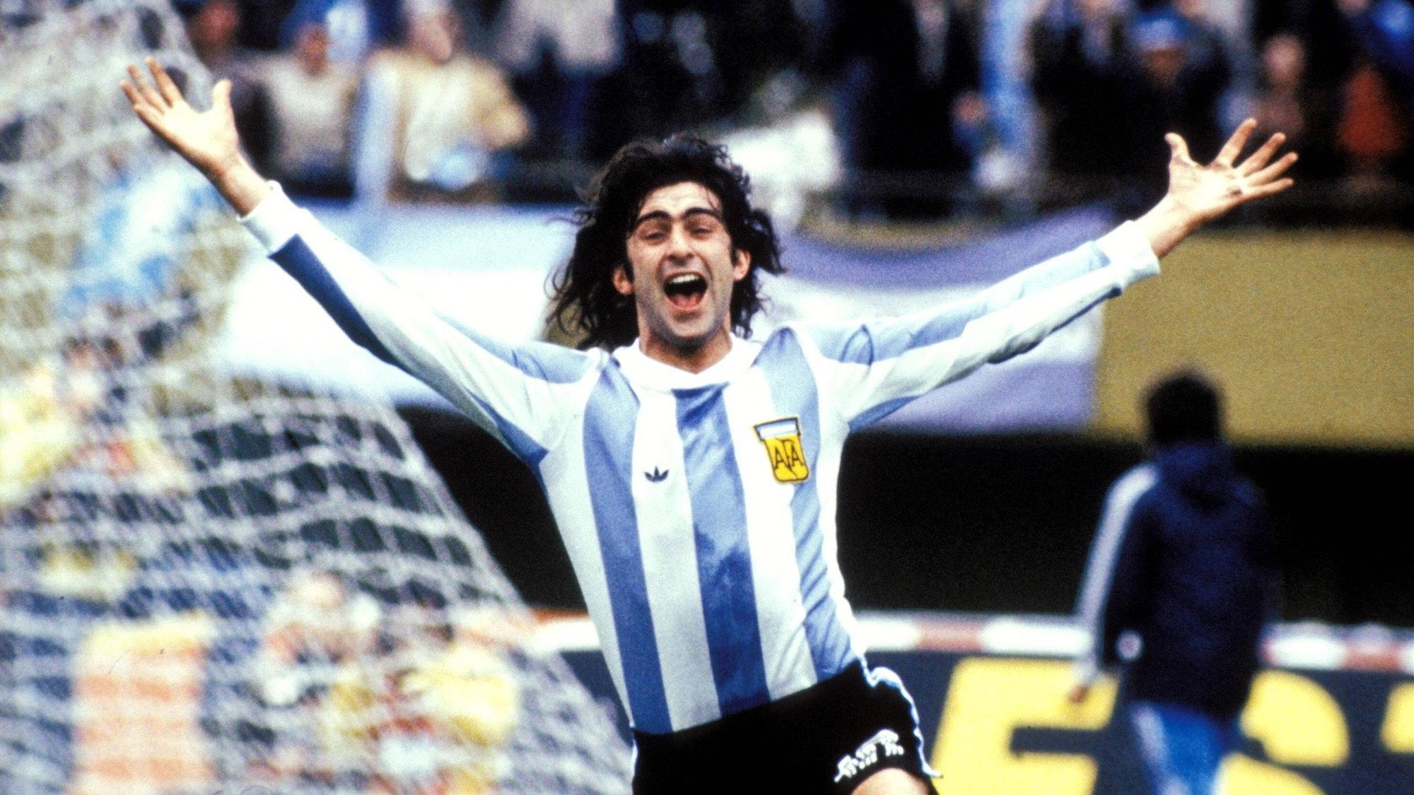 Hình ảnh Cùng với Maradona, Mario Kempes chính là người đưa Argentina lên bản đồ bóng đá thế giới.