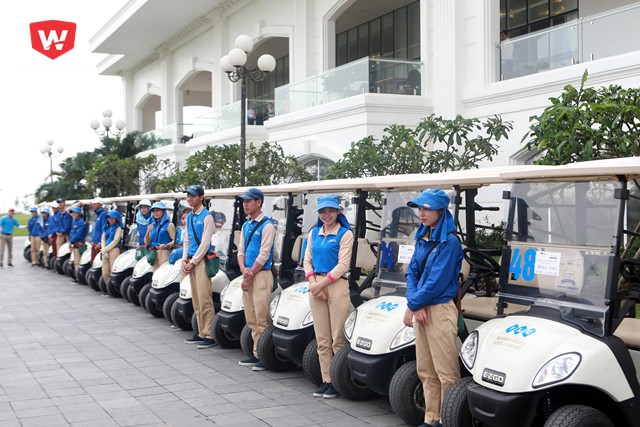Toàn bộ Cadies của sân golf FLC Sầm Sơn sẵn sàng phục vụ gần 100 golfer trong ngày thi đấu đầu tiên