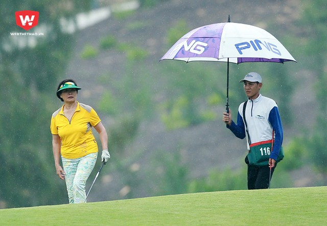 Golfer Bùi Thị Hồng Thanh tại vòng đấu chiều 30/9