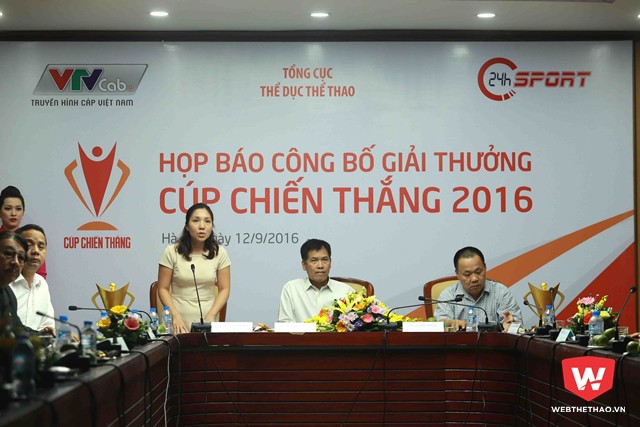 Bà Nguyễn Thị Mĩ Dung (Phó TGĐ công ty Cổ phần thể thao 24h) trình bày cụ thể các hạng mục bình chọn