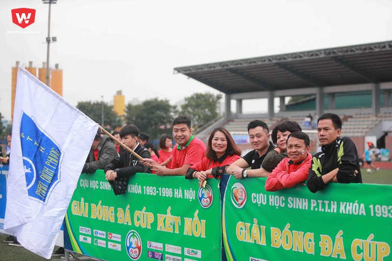 Trong trận bán kết 1 giữa Trần Kiếm và Hoàng Diệu đã xuất hiện một nhóm các CĐV đến từ PTTH Phan Đình Phùng đến cổ vũ cho PTTH Hoàng Diệu - đội bóng cùng mái nhà 30 Phan ĐÌnh Phùng với họ.