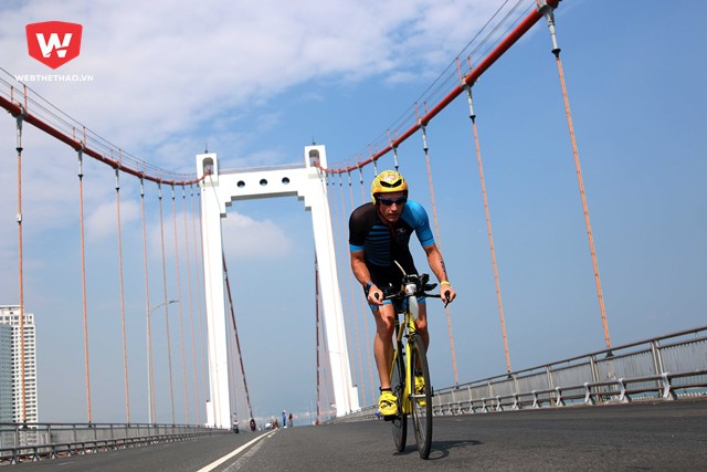 Cầu Thuận Phước đã đưa hàng trăm triathlete lên một độ cao vô cùng...