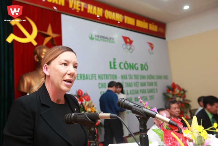 Bà Shobie King (Phó chủ tịch tập đoàn Herbalife - phụ trách khu vực Đông Nam Á) phát biểu.