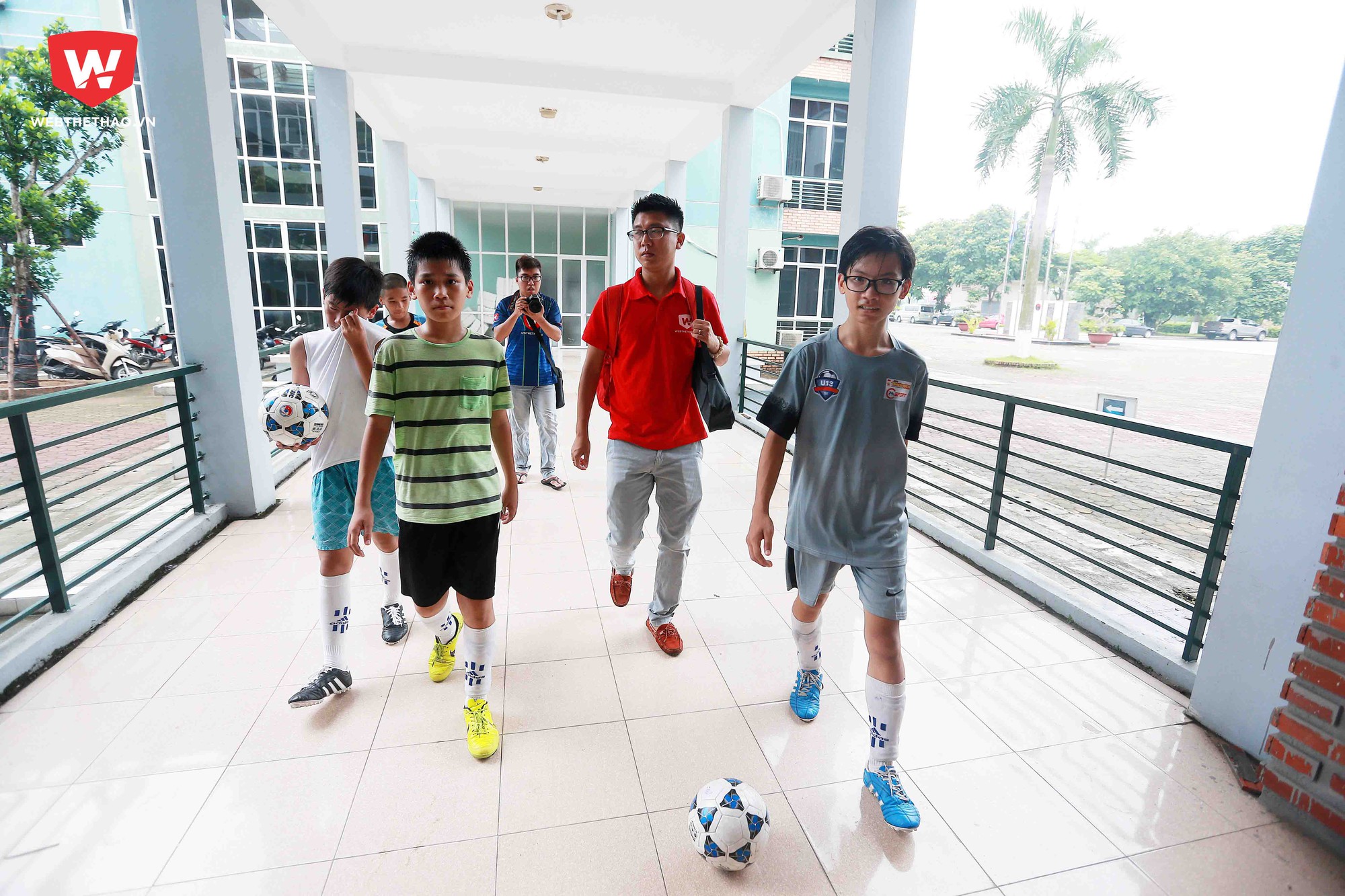 Các cầu thur U13, ngoài việc thi đấu thì các em còn có thời gian tập luyện, sinh hoạt, nghỉ ngơi, ăn uống ngay tại Trung tâm đào tạo bóng đá trẻ Việt Nam.
