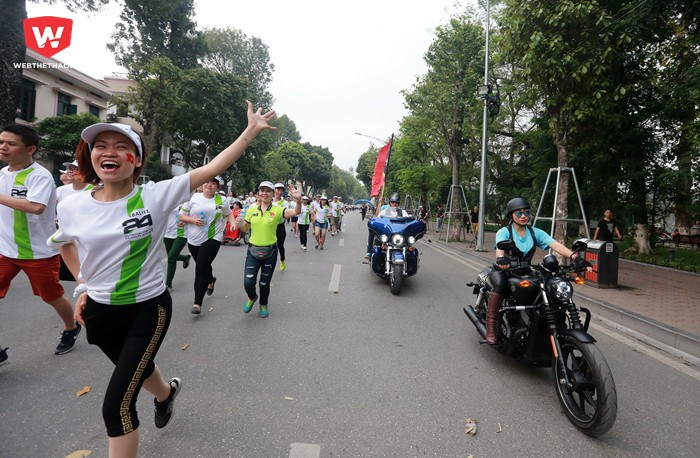 Đặc biệt, sự kiện có sự tham gia dẫn đoàn của nữ biker Huyền Aldous (hiện đang làm quản lý bán hàng cho showroom Harley tại Hà Nội).