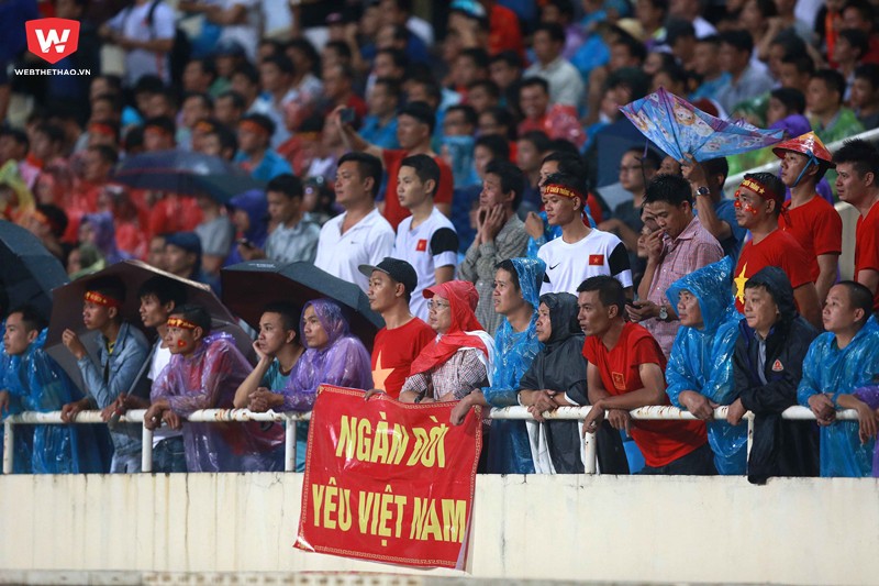 Đáp lại tình cảm to lớn từ hàng vạn người hâm mộ cuồng nhiệt...