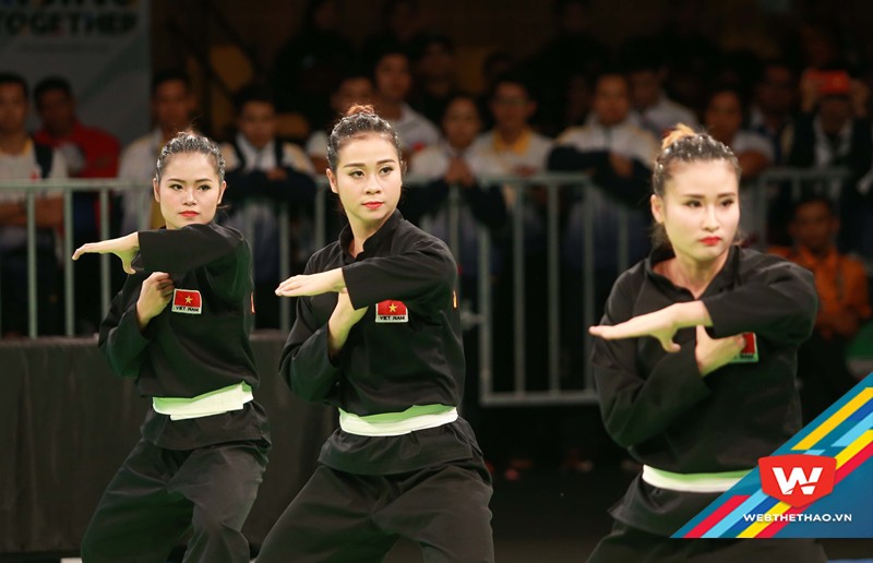 Mà việc nữ võ sĩ 26 tuổi của Việt Nam luôn giữ được vẻ đẹp rạng ngời mỗi khi bước lên sàn đấu thì càng khiến người ta phải ngưỡng mộ.