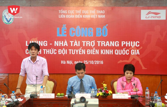 Ông Hoàng Mạnh Cường (Tổng thư ký Liên đoàn Điền kinh Việt Nam) phát biểu cảm ơn nhà tài trợ