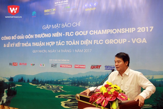 Ông Lê Hồng Minh (Đại diện cho các nhà tài trợ) phát biểu tại họp báo.