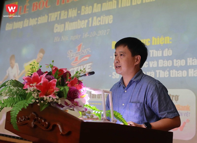 Ông Nguyễn Thanh Bình (TBT báo An ninh Thủ đô - Trưởng BTC giải) phát biểu chính thức công bô giải.