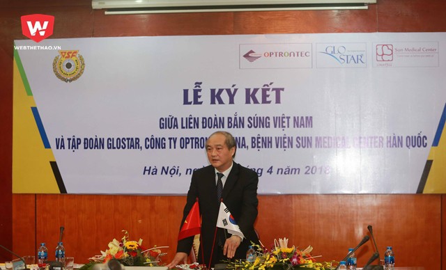 Tổng cục trưởng Tổng cụ thể thao Vương Bích Thắng cảm ơn những đóng góp to lớn của 3 nhà tài trợ với bắn súng Việt Nam.