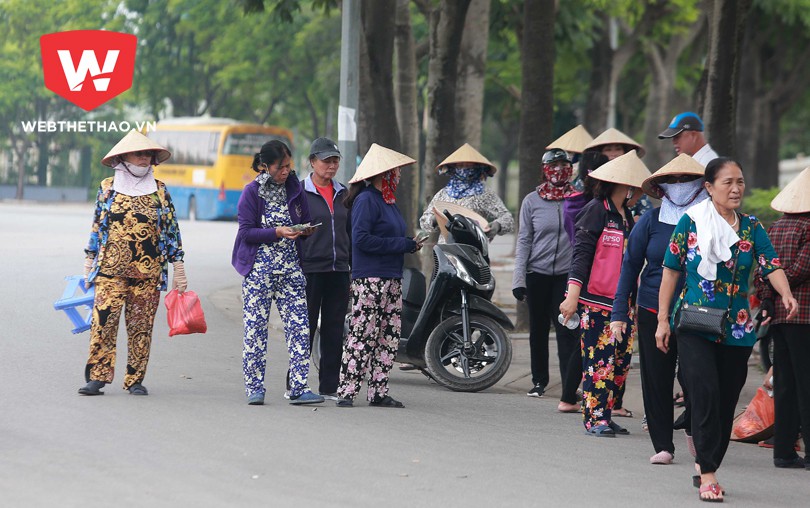 Còn số khác thì bắt đầu toả đi các ngả để tiêu thụ những ''chiến lợi phẩm'' mới kiếm được.