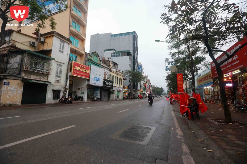 ...thậm chí cả phố Nguyễn Thái Học cũng luôn trong tình trạng ''vắng tanh như chùa Bà Đanh''.