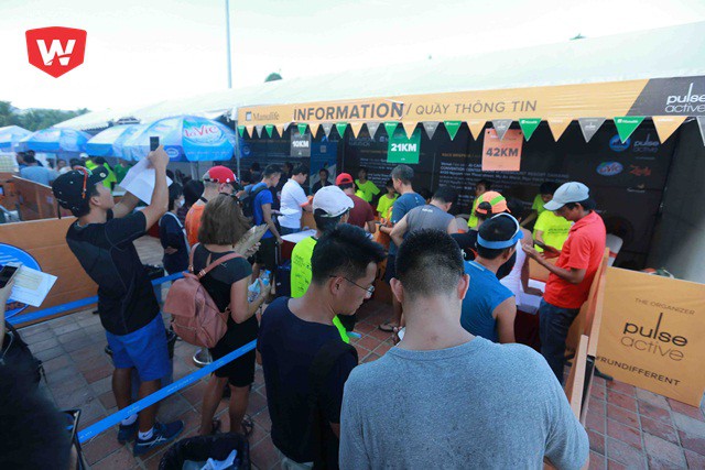 Chiều 5-8, đã có rất nhiều runner tập trung tại công viên Biển Đông để hoàn tất các thủ tục đăng kí để tranh tài tại giải Marathon quốc tế Đà Nẵng 2017 (Danang International Marathon 2017)