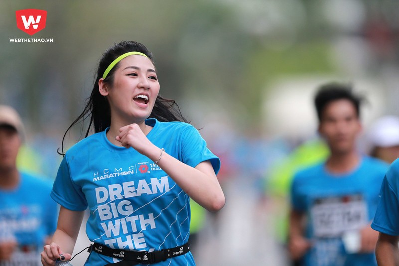 Và những nụ cười rạng ngời của Á hậu Tú Anh sẽ những hình ảnh vô cùng đáng nhớ của HCMC Marathon 2018.
