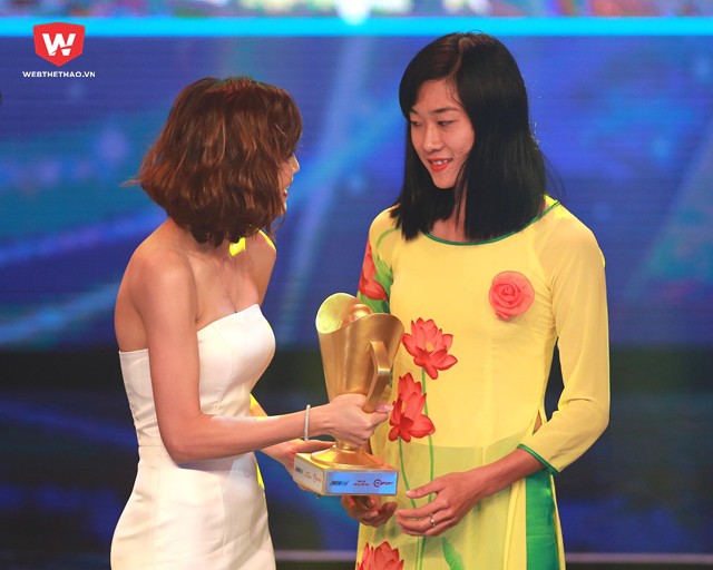 Nữ VĐV Lê Tú Chinh đã xuất sắc vượt qua nhiều đối thủ để đoạt giải ''VĐV trẻ xuất sắc nhất''