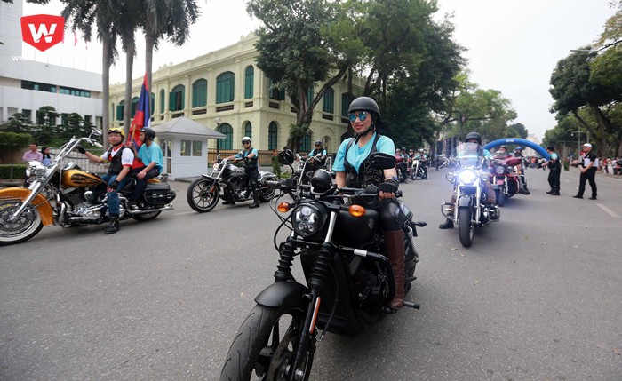 Sự kiện một nữ biker tham gia dẫn đoàn mô tô ở Việt Nam đã hiếm mà người đó lại đi xe Harley thì còn hiếm hơn rất nhiều.