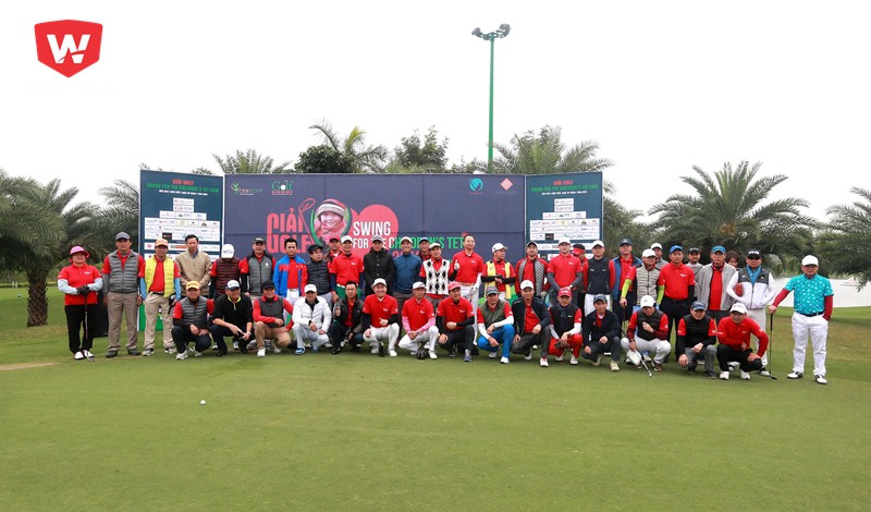 Hơn 200 golfer với tấm lòng nhân ái đã bất chấp thời tiết giá rét đã đổ về sân golf Long Biên vào chiều 30/1...