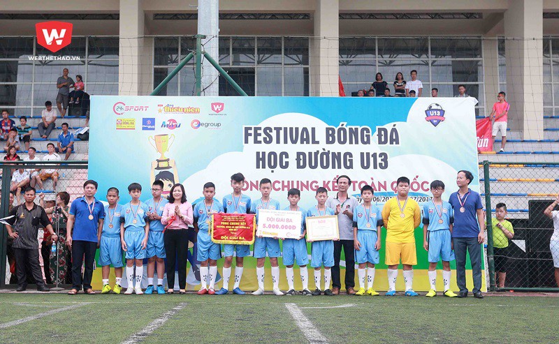 ...hai đội THCS Nghi Công và THCS Võ Thị Sáu đồng hạng ba chung cuộc.