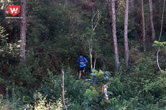 ...thì nội dung 10km lại thách đố các runner bởi cung đường mòn đúng chất rừng núi...