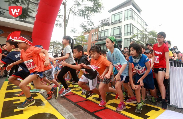 Cũng như nhiều giải marathon phong trào khác, tại LDR Half Marathon 2018 hầu hết các runner nhí đều được bố mẹ đăng kí tham dự nội dung nhẹ nhàng nhất 5km để vừa với sức lực của các em.