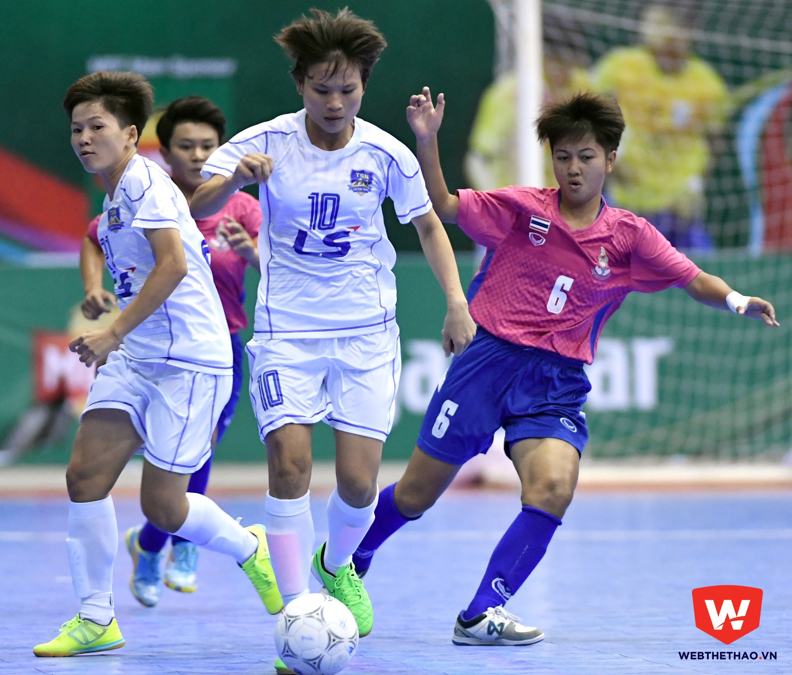 Những tưởng sau sau bàn thắng này, các cô gái Việt Nam sẽ thi đấu hưng phấn và đẩy nhanh tốc độ trận đấu hơn...