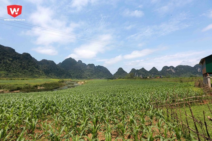 Các đội đua sẽ hoàn thành phần thi đầu tiên của họ ở Tú Làn Adventure 2017 tại thung lũng thuộc thôn 4, xã Tân Hóa.