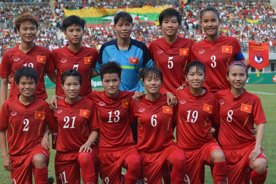 ĐT nữ Việt Nam thi đấu rất kiên cường tại AFF Cup nữ 2016. Ảnh: VFF
