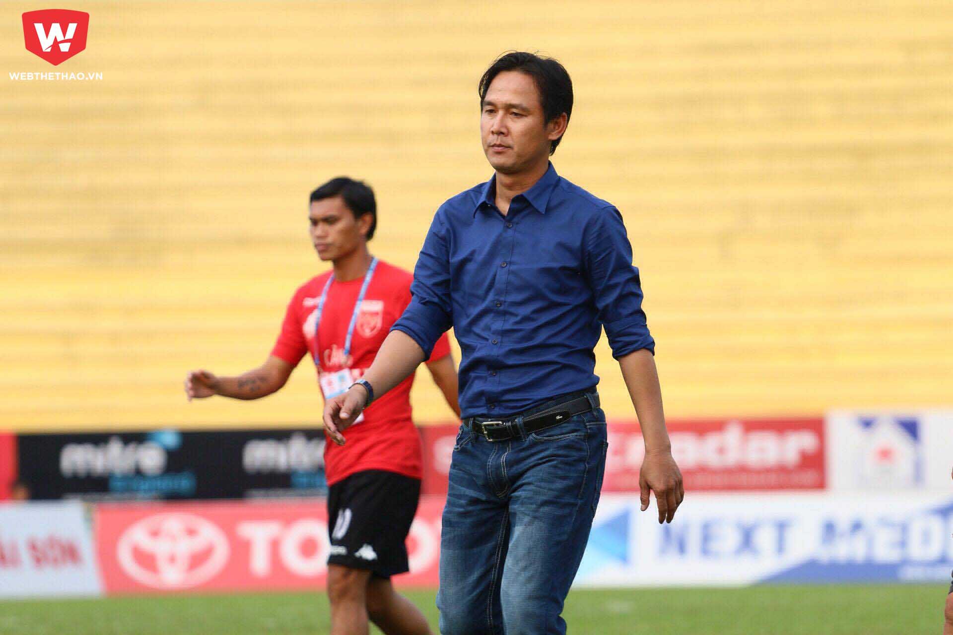 Đây là trận đầu tiên Minh Phương giữ chức thuyền trưởng của đội chủ sân Tân An. Hợp đồng của cựu tiền vệ sinh năm 1980 mới hoàn thành hợp đồng với CLB Long An trước trận đấu 1 ngày.