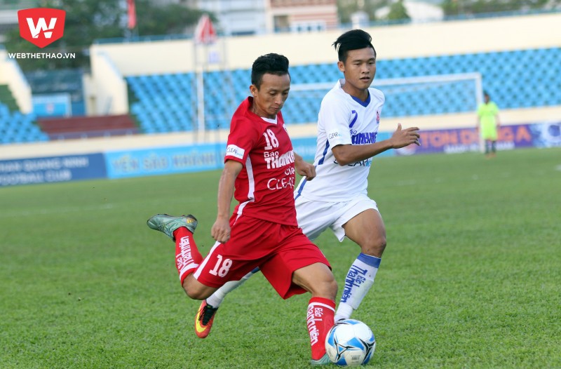 U.21 An Giang (trắng) chơi dưới cơ hoàn toàn trước U.21 S.Khánh Hòa.