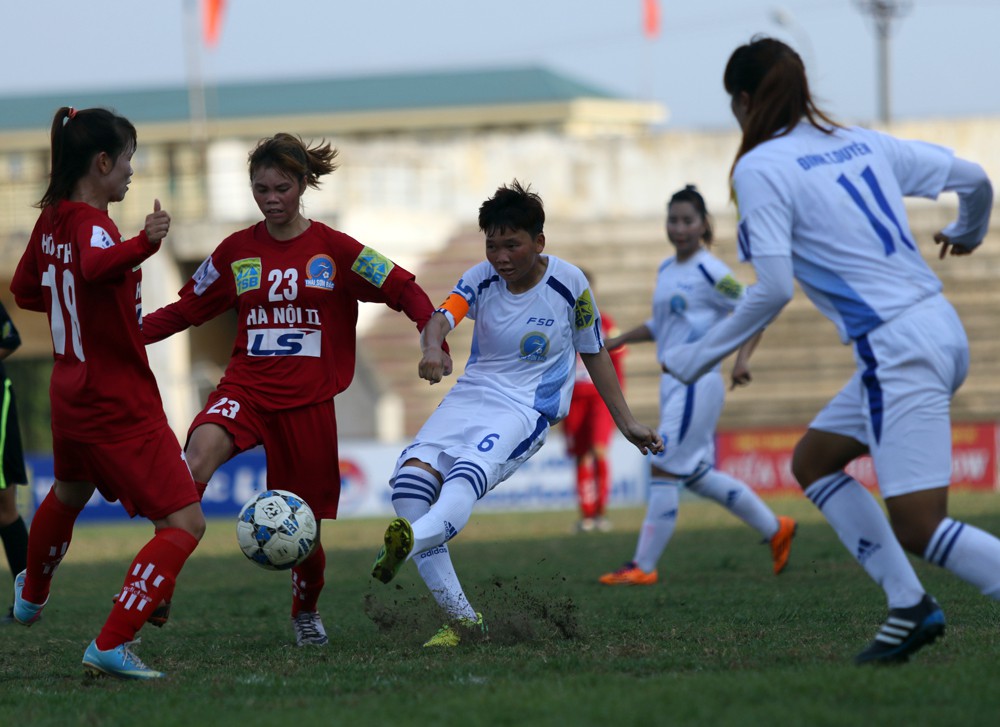 TP HCM 2 và Sơn La bất phân thắng bại sau 90 phút.
