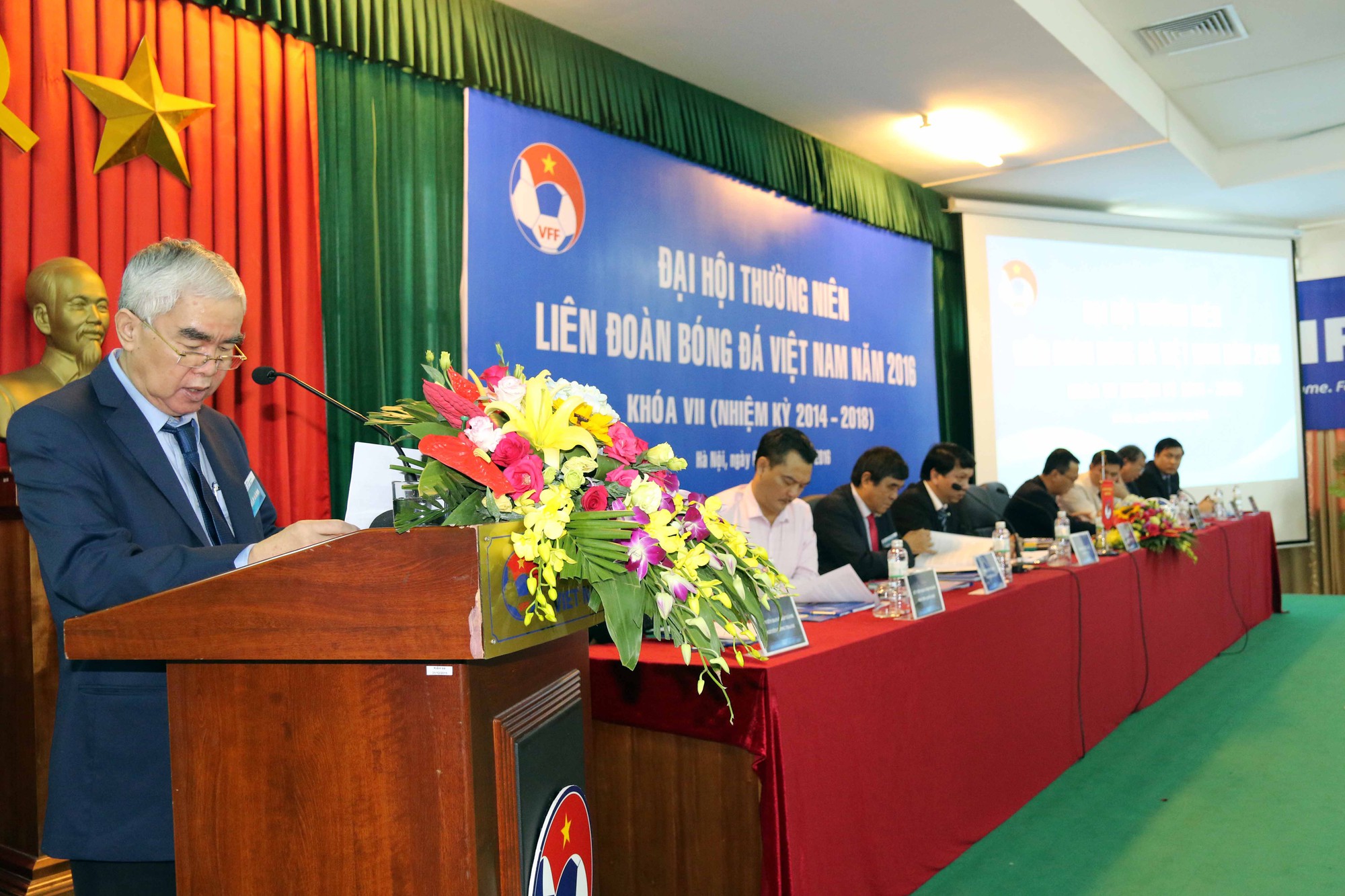Chủ tịch VFF Lê Hùng Dũng phát biểu tại Đại hội.