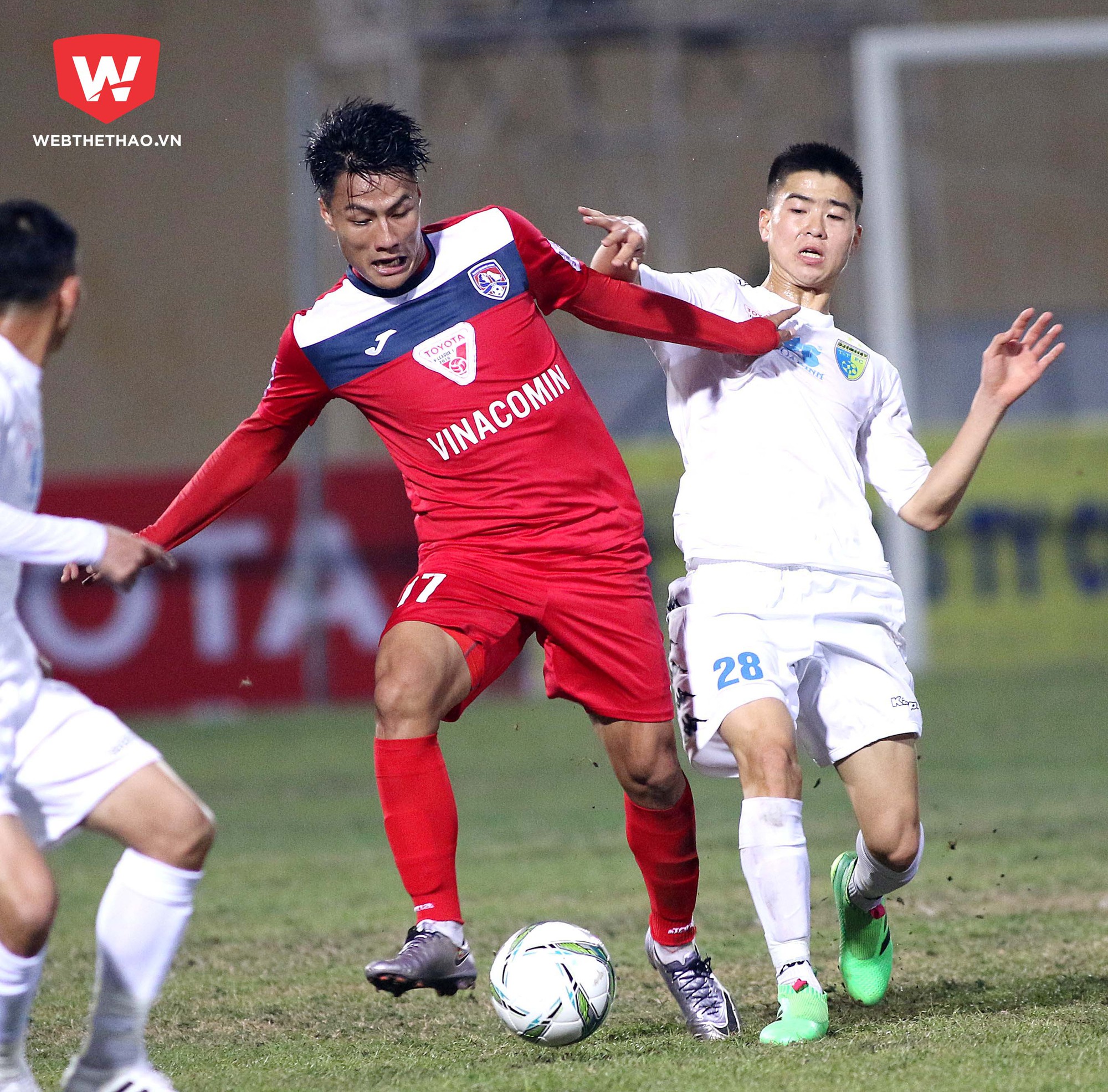 Cuộc đối đầu giữa T.Quảng Ninh và HN.T&T có tính chất quyết định tới ngôi Vương V.League 2016. Ảnh: Tuấn Tú.