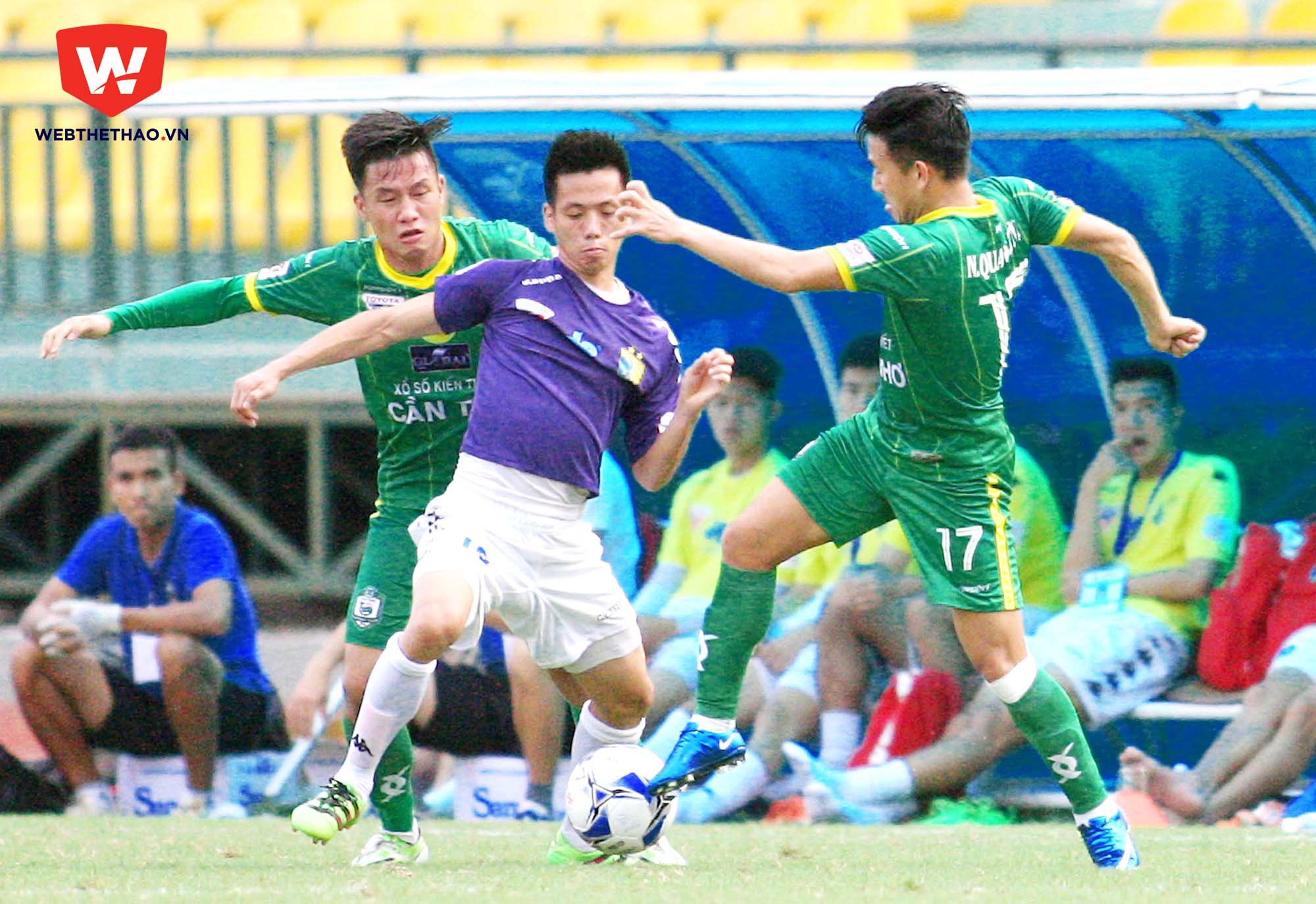 Cầu thủ Hà Nội T&T thường chủ quan khi đối đầu với những đội bóng tốp dưới. Ảnh: Dương Thu.
