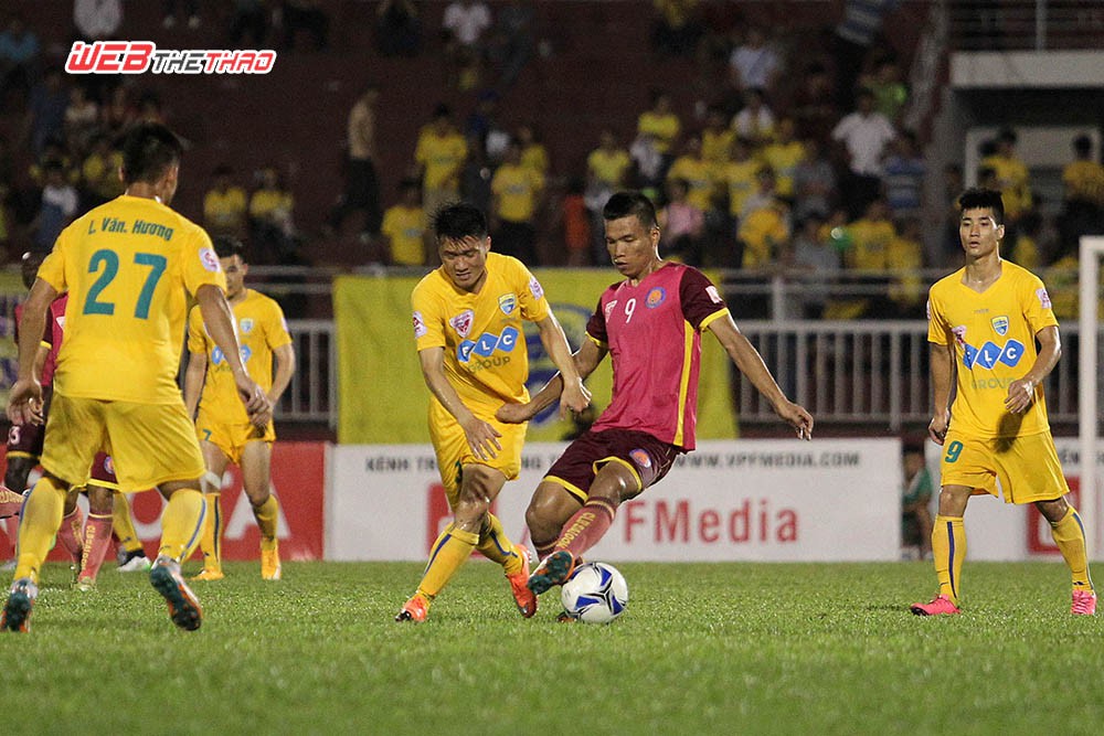 Duy Long đang thể hiện phong độ rất cao ở V.League 2016. Ảnh: Hoàng Triều.