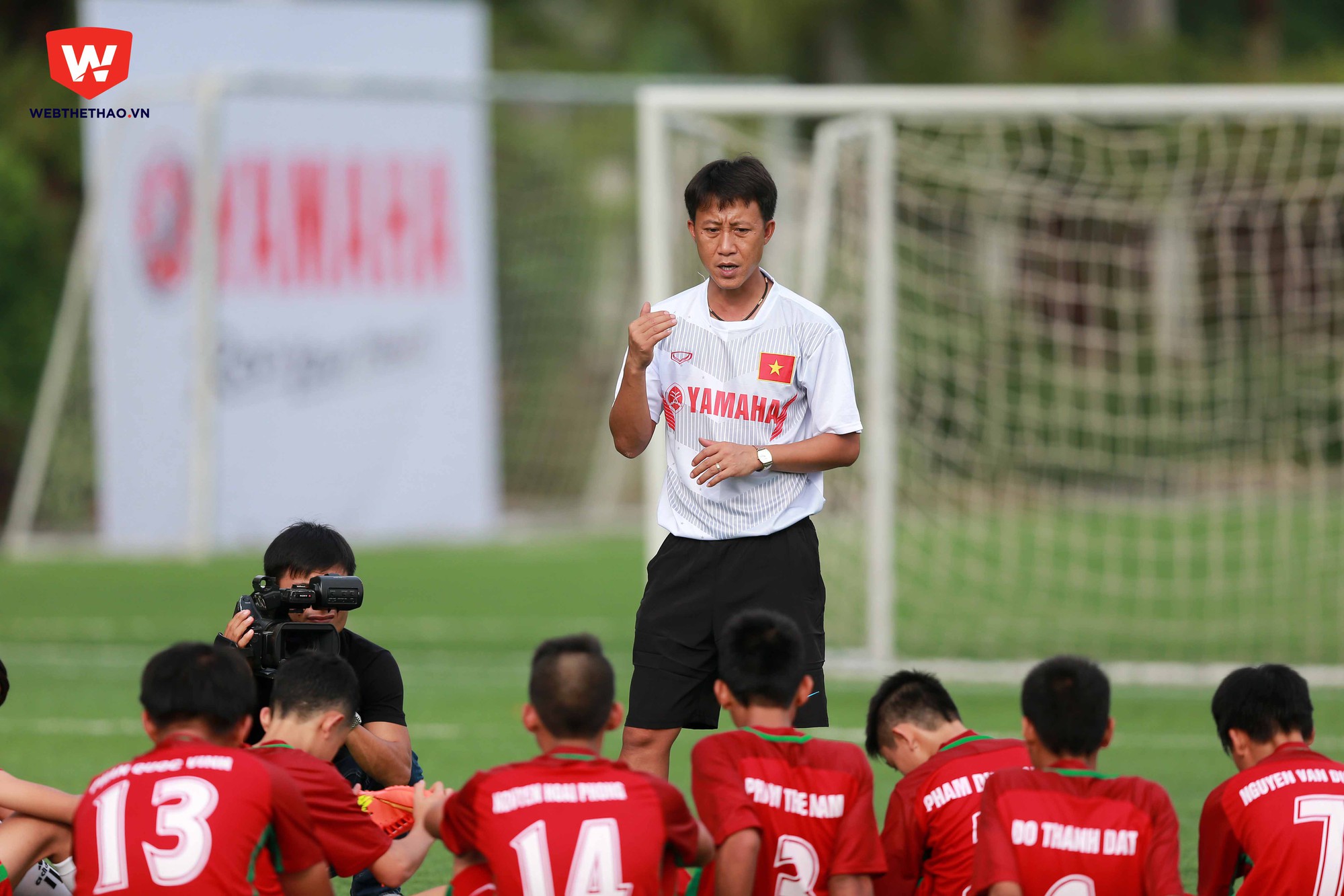 Toàn đội tiến hành họp kỹ thuật ngay trên sân bóng trước khi kết thúc buổi tập. HLV Nguyễn Thành Công cho biết ông không đặt nặng vấn đề chuyên môn ở buổi tập đầu tiên này, điều quan trọng là toàn đội đang thể hiện được khát khao chơi bóng của mình.