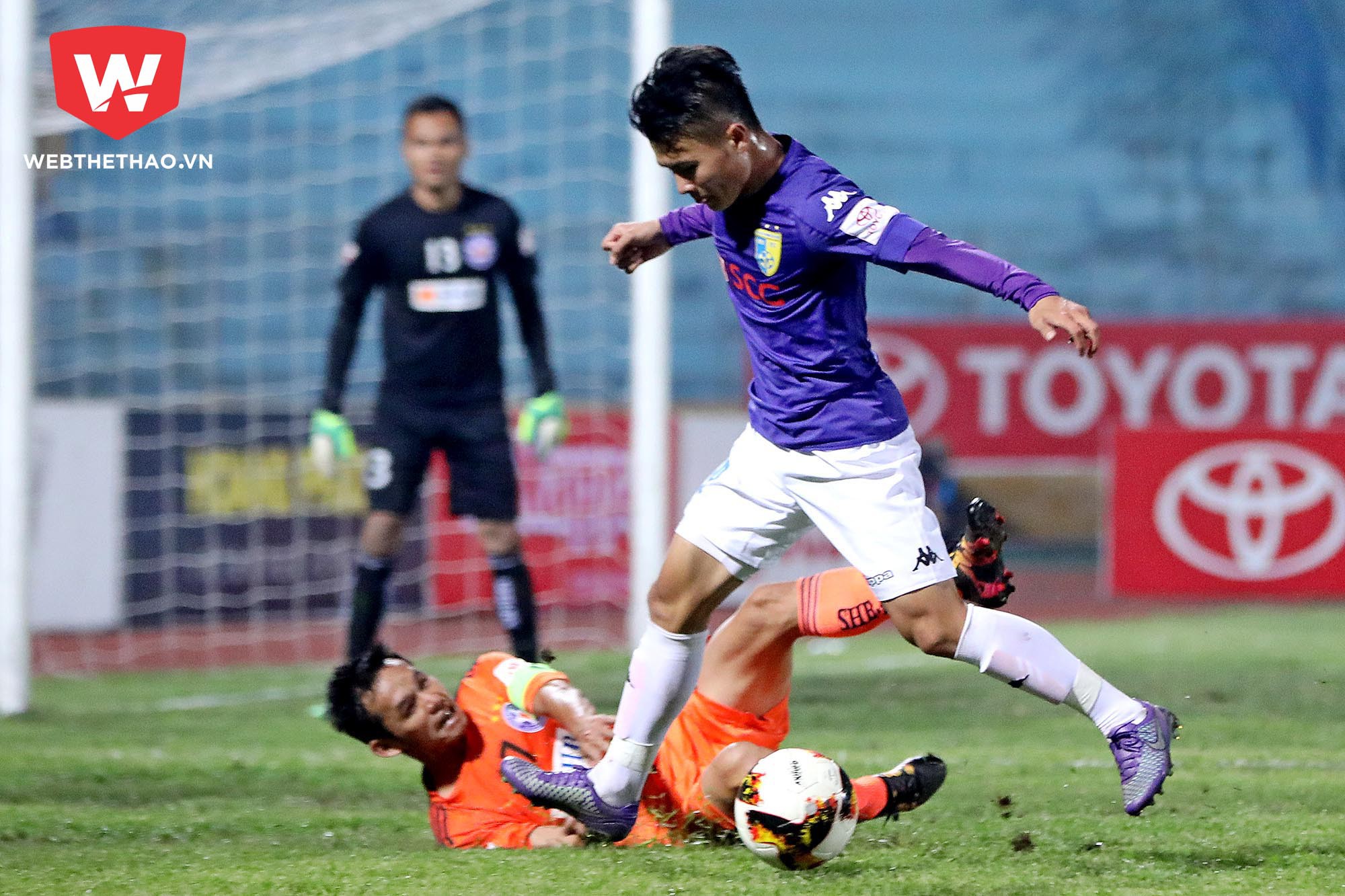 Hải ''con'' chơi rất tốt nhưng chỉ vậy là không đủ để Hà Nội FC giữ 3 điểm ở lại Hàng Đẫy. Ảnh: Hải Đăng.