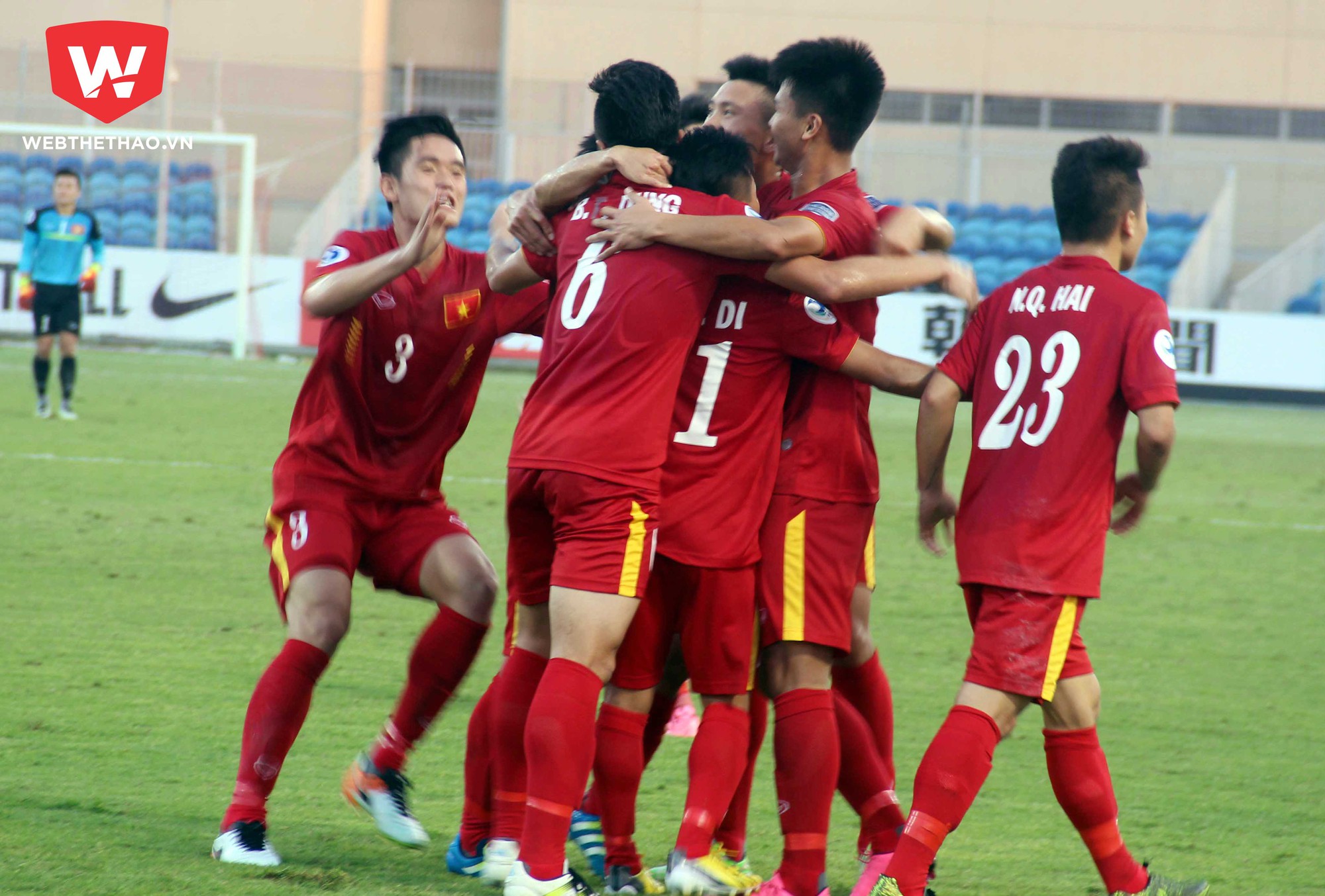 U.19 Việt Nam ăn mừng bàn mở tỷ số của Minh Dĩ.