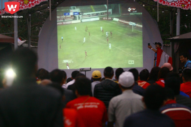 CĐV Hải Phòng không còn quậy phá tại Fan zone.