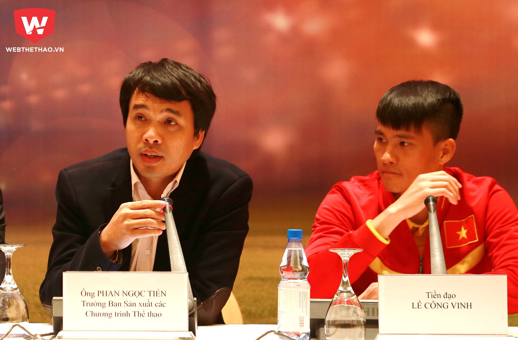 Ông Phan Ngọc Tiến, Trưởng ban sản xuất các chương trình thể thao chia sẻ tại buổi công bố bản quyền phát sóng AFF Cup. Ảnh: Hải Đăng.