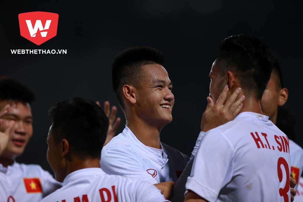 U.19 Việt Nam dẫn đầu bảng A sau khi đánh bại U.19 Malaysia. Ảnh: Hải Đăng