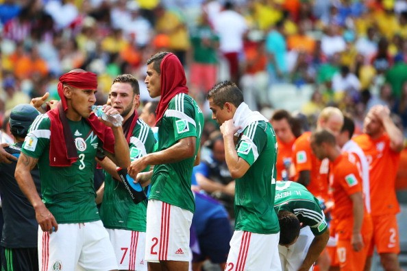 Cầu thủ 2 đội Mexico và Hà Lan là những người đầu tiên được hưởng cooling break