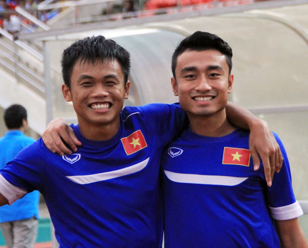 ''Ngựa hoang'' Trần Duy Khánh (trái) thi đấu rất thành công tại U19 Việt Nam