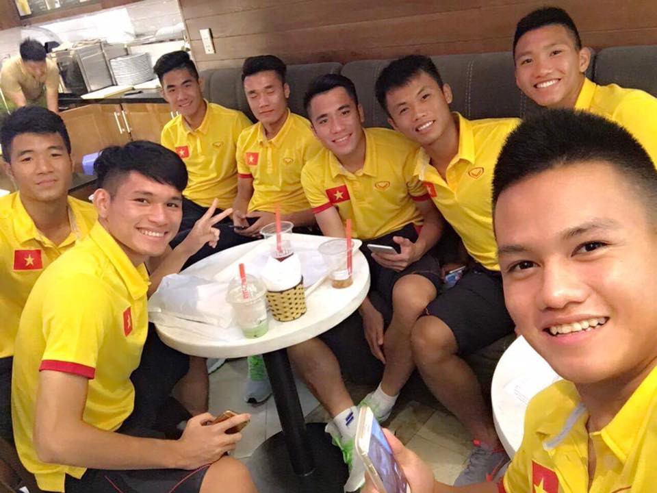 U.19 Việt Nam thoải mái dạo chơi sau trận gặp U.19 Philippines khi được nghỉ tới 4 ngày.