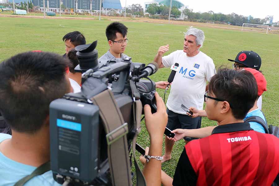 GĐĐH Học viện JMG toàn cầu, ông Jean-Marc Guillou nhận xét về khả năng sang châu Âu chơi bóng của Công Phượng.