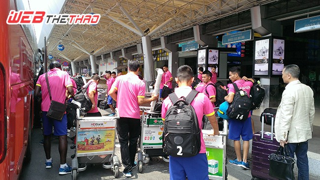 CLB Sài Gòn FC trên đường về khách sạn. Ảnh: Hải Nguyễn