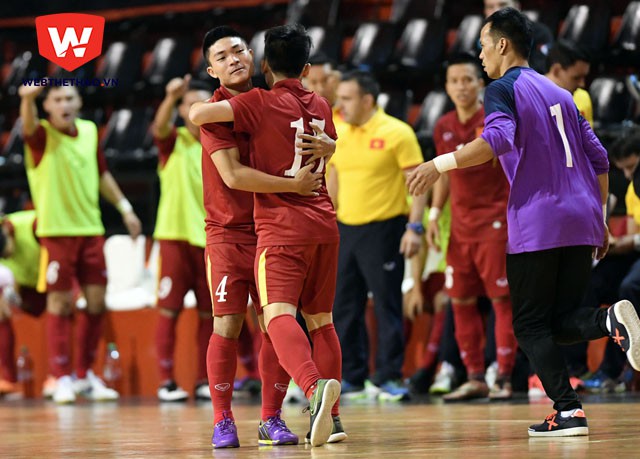 Ngọc Sơn ăn mừng bàn thắng đầu tiên cho ĐT futsal Việt Nam