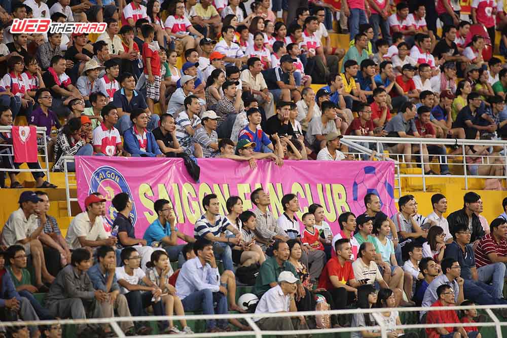 NHM TP.HCM đã có mặt rất đông trong ngày CLB bóng đá Sài Gòn có trận đấu ra mắt. Ảnh: Minh Khang.