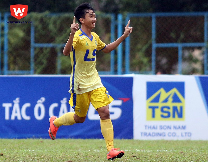 Tiền vệ phải Trần Công Minh, cầu thủ xuất sắc nhất VCK U.17 QG 2016 - Cúp Thái Sơn Nam.