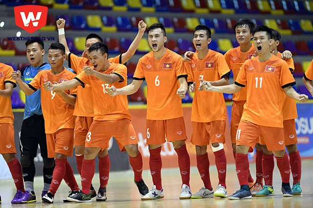 Niềm vui chiến thắng của các cầu thủ ĐT futsal Việt Nam. 